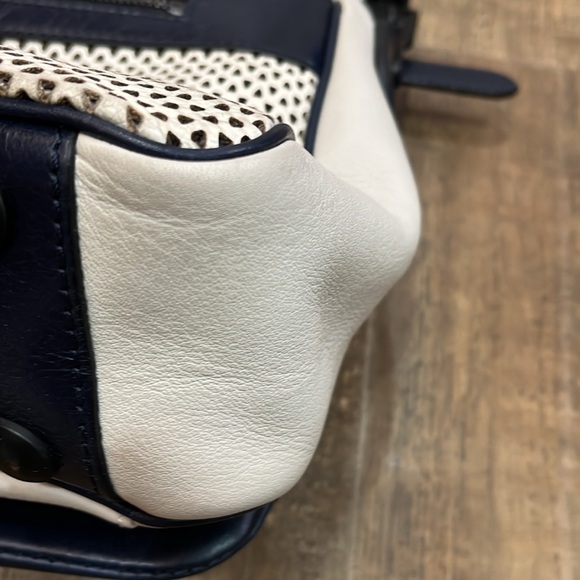 Rag & Bone pilot bag excellent condition cream and navy leather - Picture 13 of 15